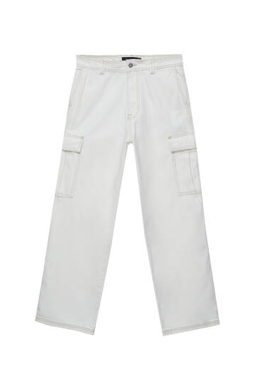 Pantalon cargo avec poches et coutures contrastantes
