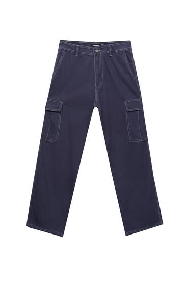 Pantalon cargo avec poches et coutures contrastantes