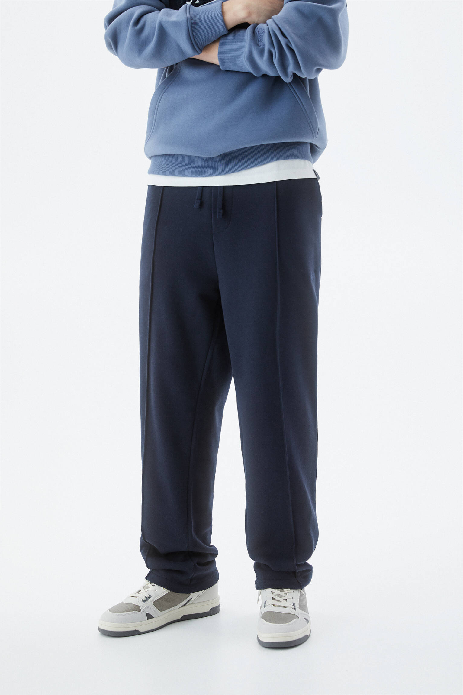 Pull & Bear Dikiş detaylı jogger pantolon. 4