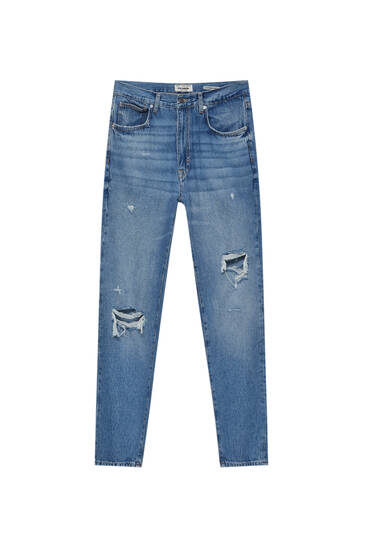 ג'ינס BASIC בגזרת standard fit עם קרעים