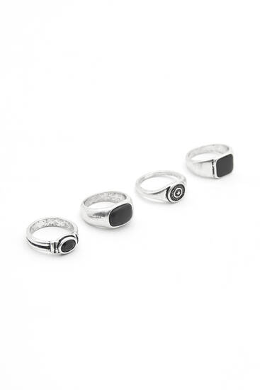 Pack of rings with stone details