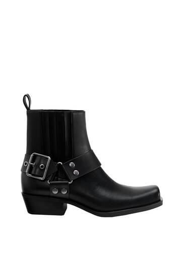 High-heeled ankle boots with buckles