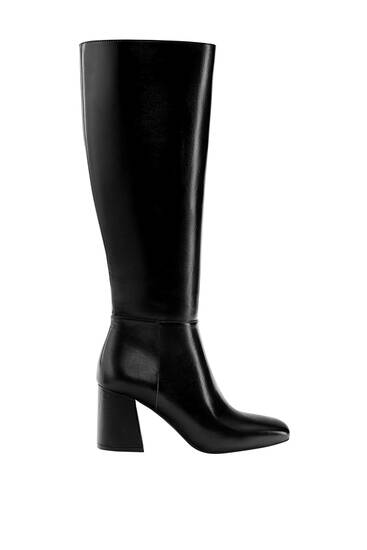 Wide heeled boots