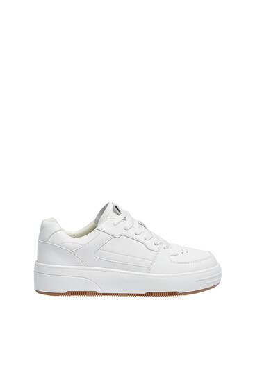 Zapatillas blancas plataforma 2025 pull and bear