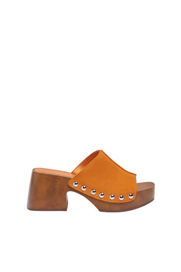 Wooden wedges with studs