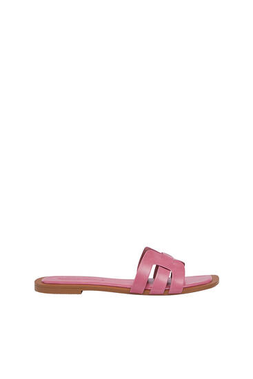 Crossover flat sandals