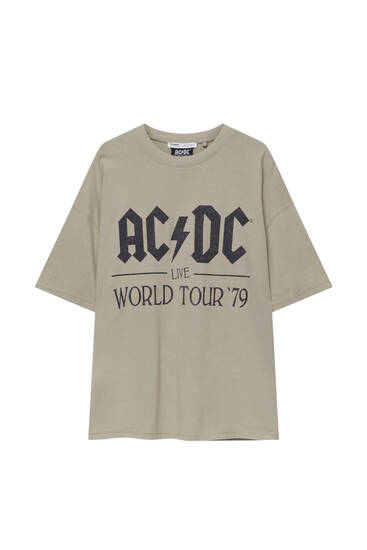 Kısa kollu AC/DC baskılı t-shirt