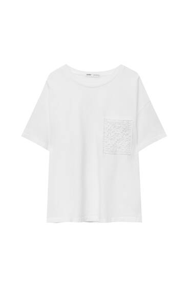 T-shirt com detalhe de crochet