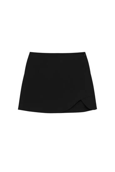 Mini skirt with wavy slit