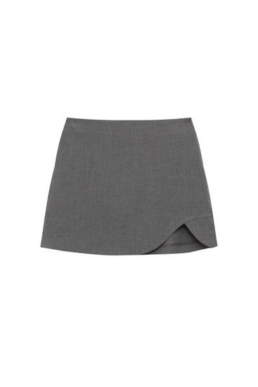 Mini skirt with wavy slit