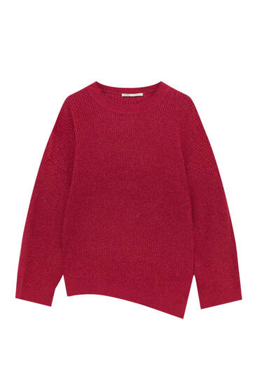 Knit sweater with asymmetric hem