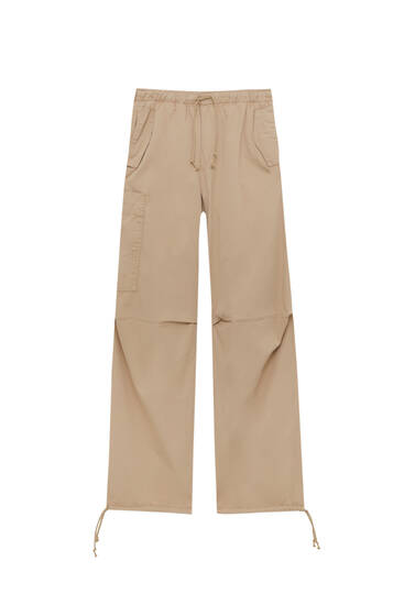 Parachute trousers with a pocket
