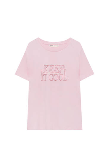 T-shirt coloré basique avec inscription contrastante