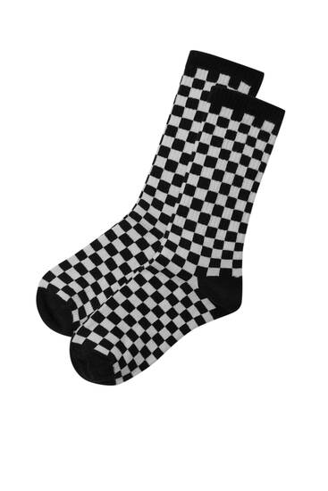 Socken mit Schachbrettmuster