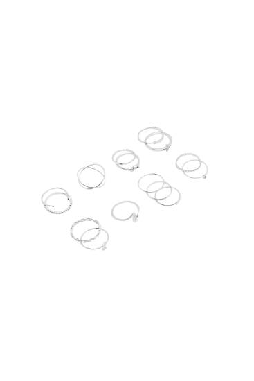 Pack of silver-coloured rings