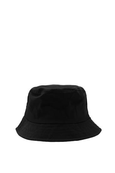 Black basic bucket hat