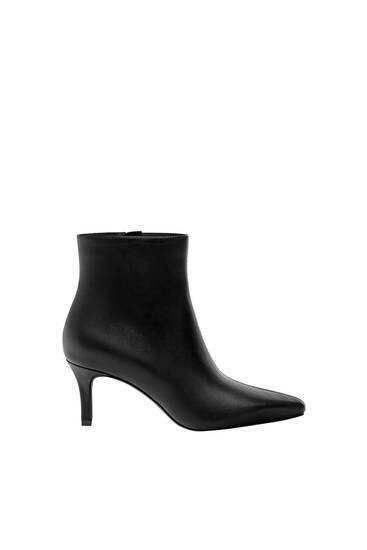 High-heel ankle boots with pointed toe