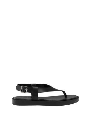 Flat urban sandals