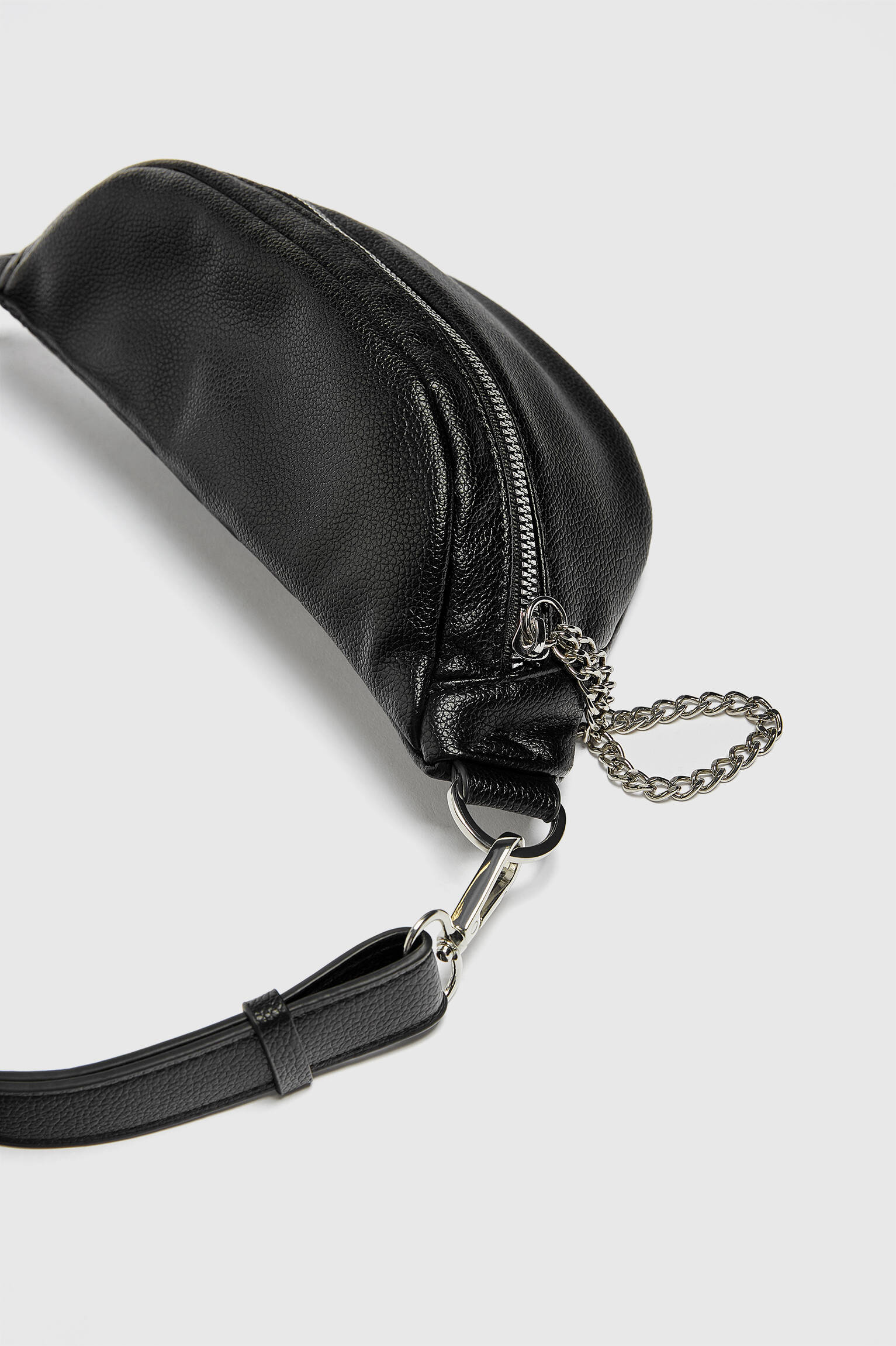 Pull & Bear Fanny pack with chain detail. a close-up of a black purse with a silver chain. 
