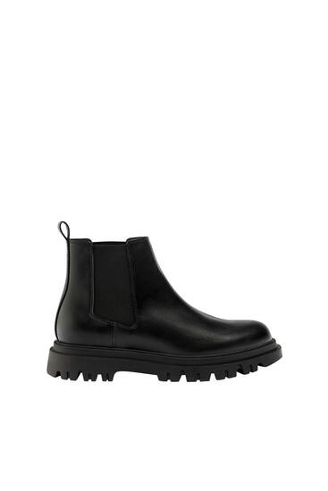 Track sole Chelsea boots