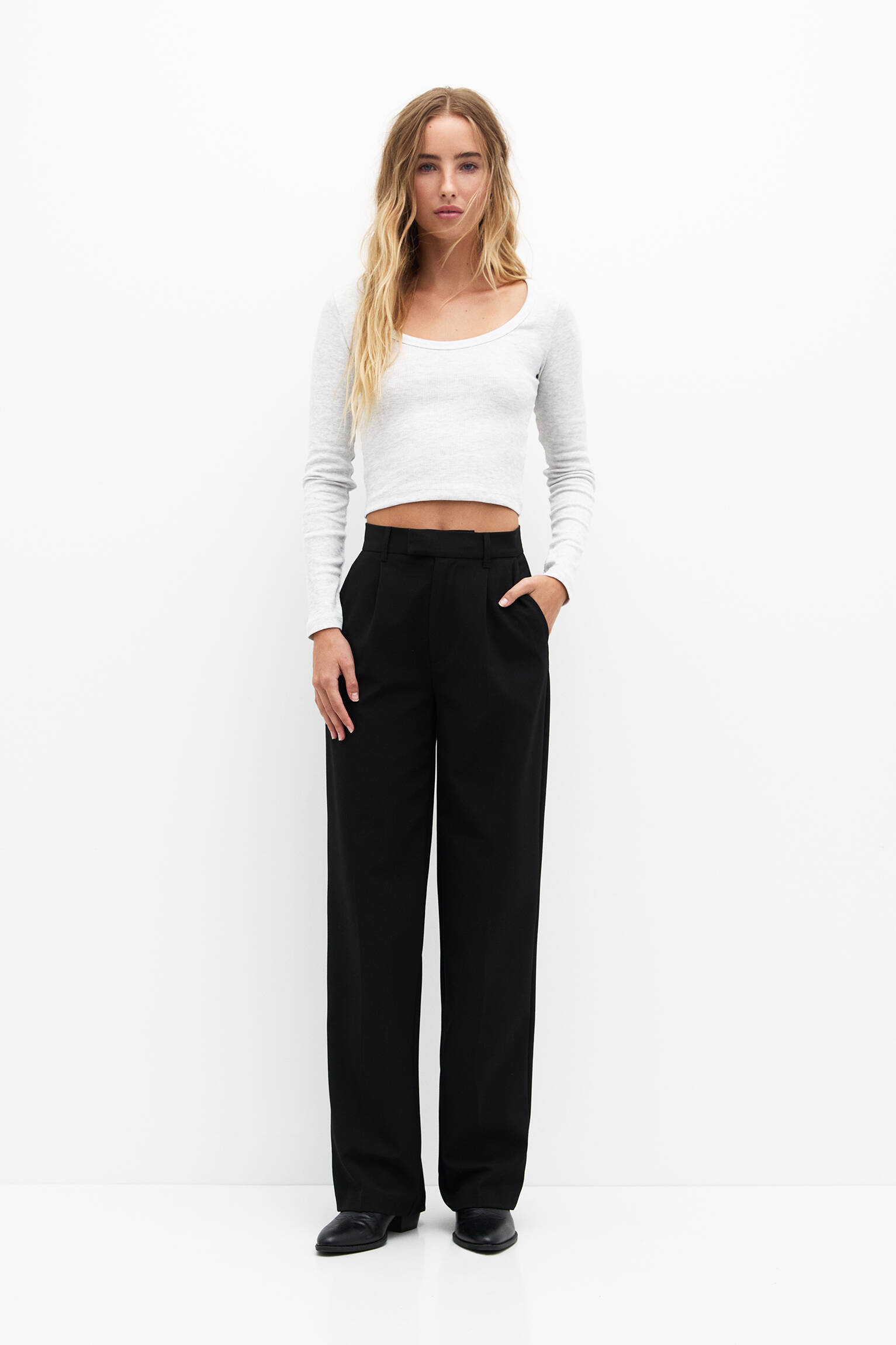 Wide-Leg-Stoffhose mit Bundfalten - PULL&BEAR