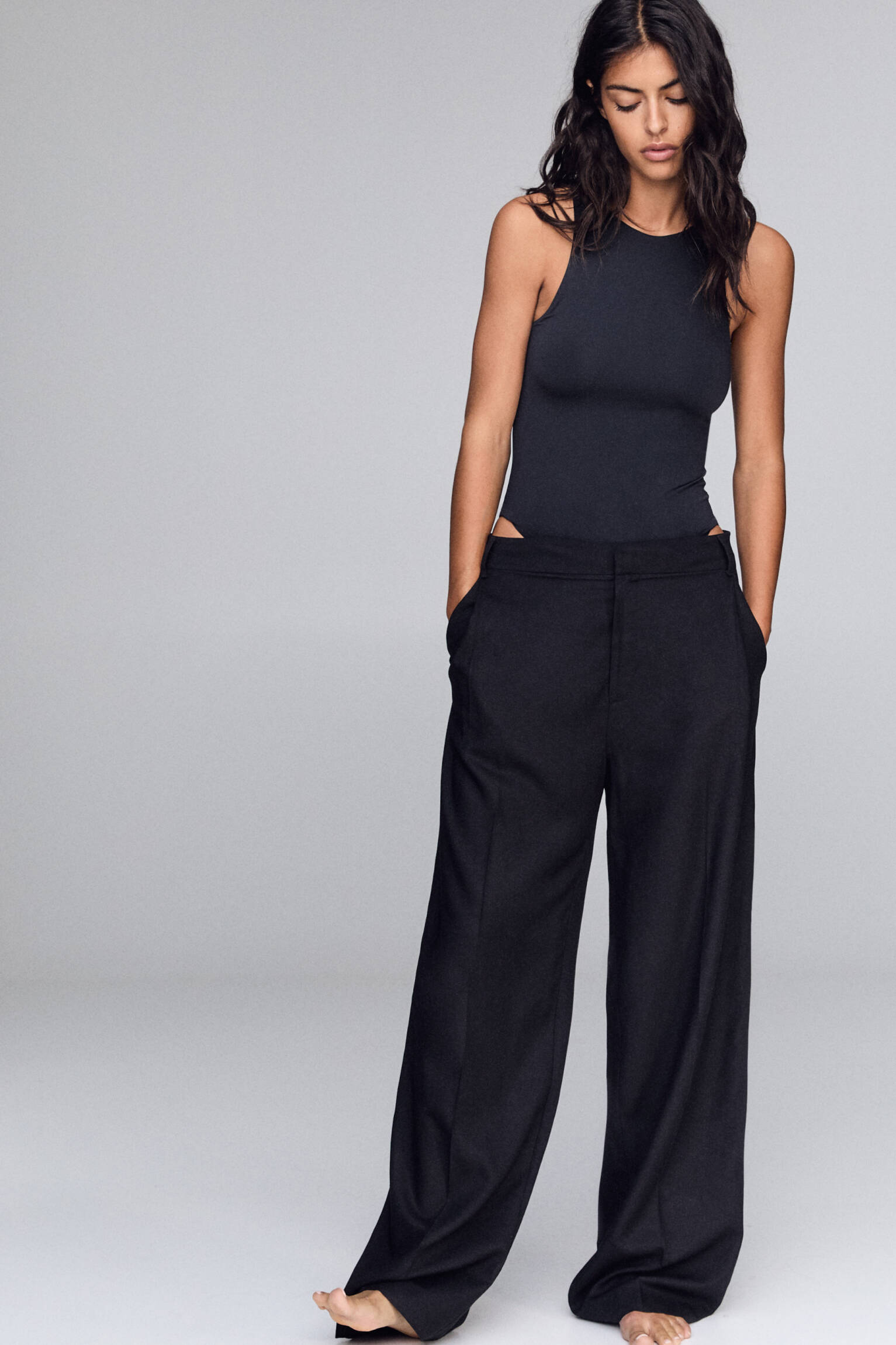 Stoffhose mit seitlicher Bundfalte - PULL&BEAR 