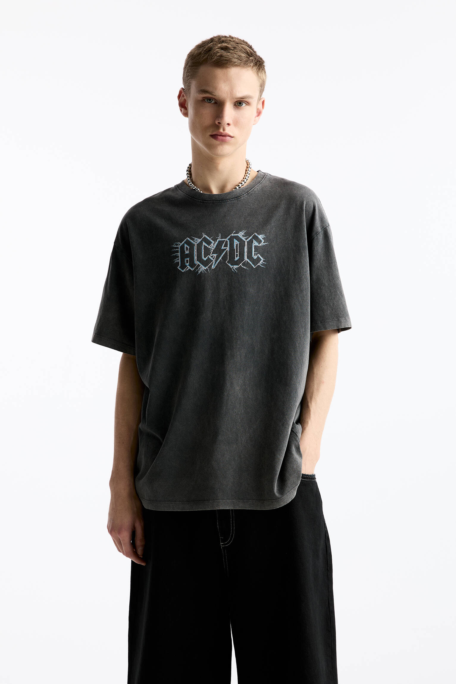 AC/DC T-shirt with cannon graphic - PULL&BEAR