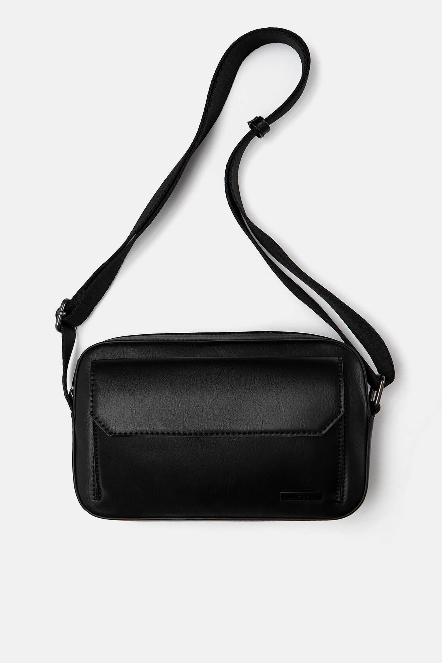Messenger bag with flap - pull&bear