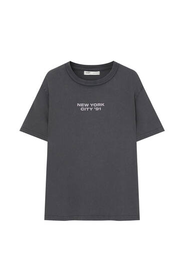 Grafik baskılı soluk efektli kısa kollu t-shirt