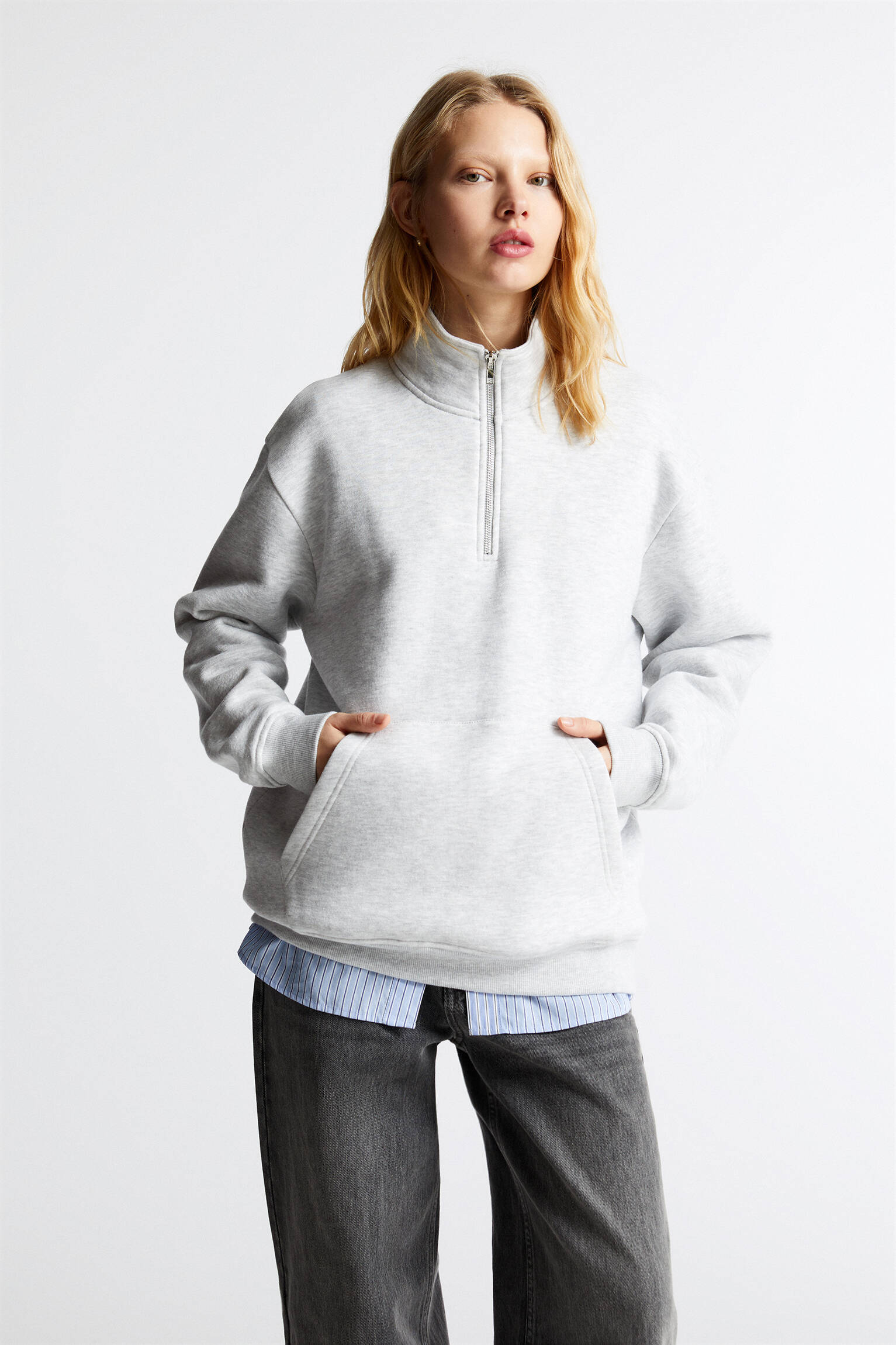 Zipped high neck sweatshirt - pull&bear