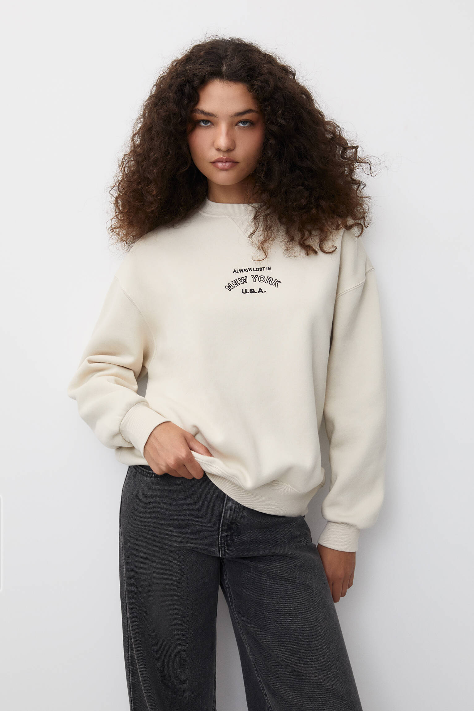 Sweatshirt with New York embroidery - pull&bear