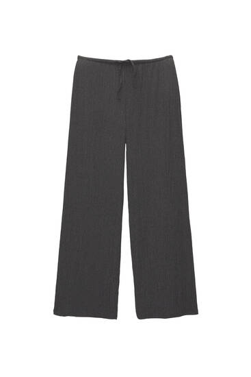 Loose-fitting wide-leg trousers