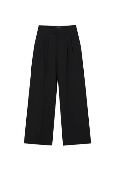 Широк елегантен панталон в черен цвят с басти