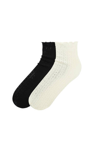 Balenie vysokých pletených ponožiek z ažúrového úpletu