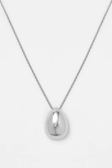 Drop pendant necklace