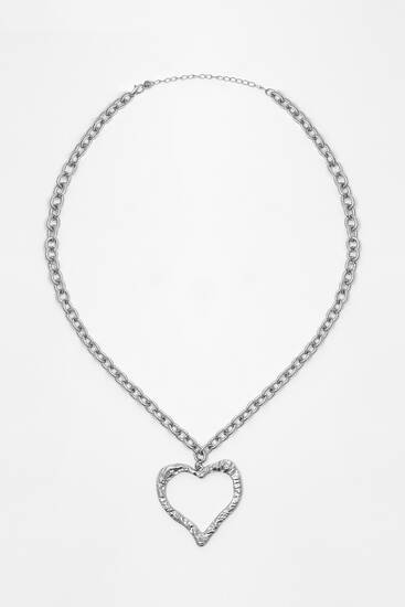 Chain necklace with a heart pendant