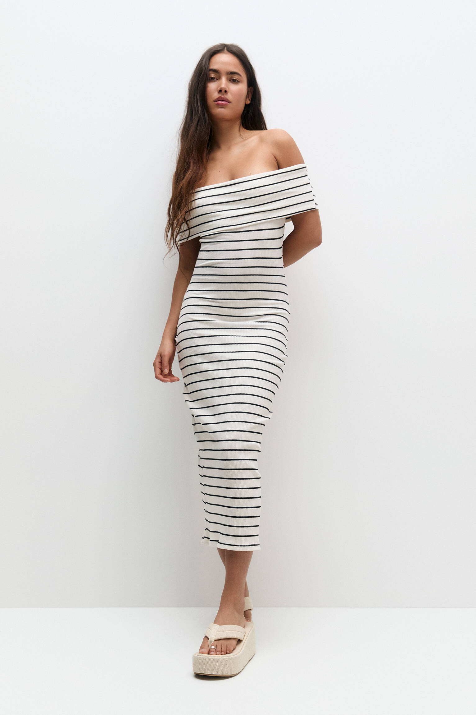 Striped off-the-shoulder midi dress - pull&bear