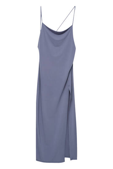 Asymmetrisk lång klänning med draperad detalj