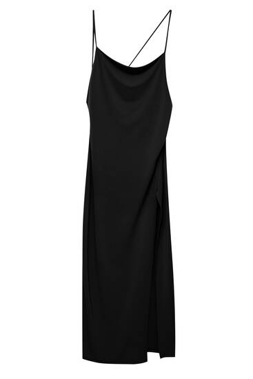 Asymmetrisk lång klänning med draperad detalj