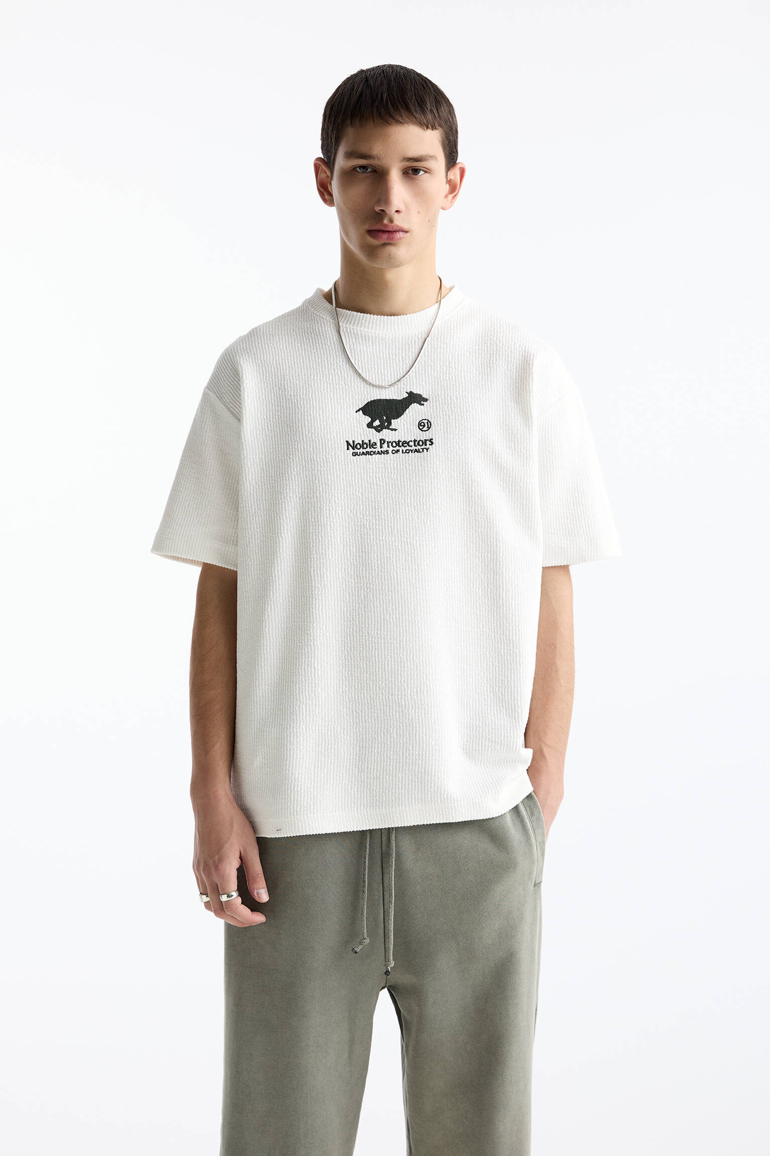 Textured short sleeve embroidered T-shirt - PULL&BEAR