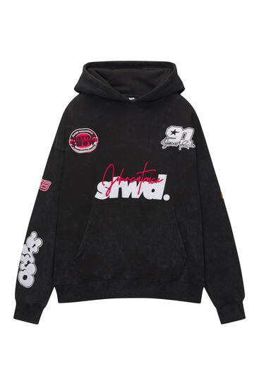 STWD yarış temalı yamalı kapüşonlu sweatshirt
