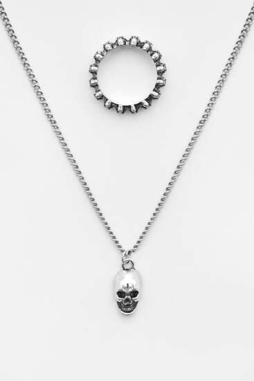 Halskette und Ring mit Totenkopf