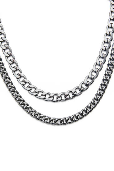 Pack of black link chains