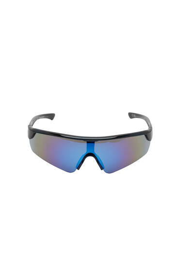 Sunglasses with an iridescent finish