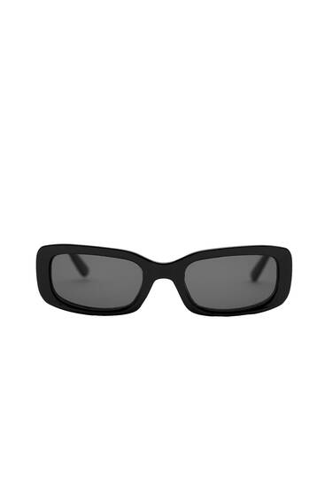 Sonnenbrille mit schwarzem Gestell