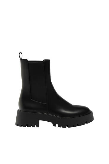 Chelsea boots with warm lining