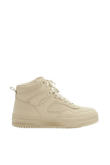 Mens Shoes find all the latest trends at PULL BEAR