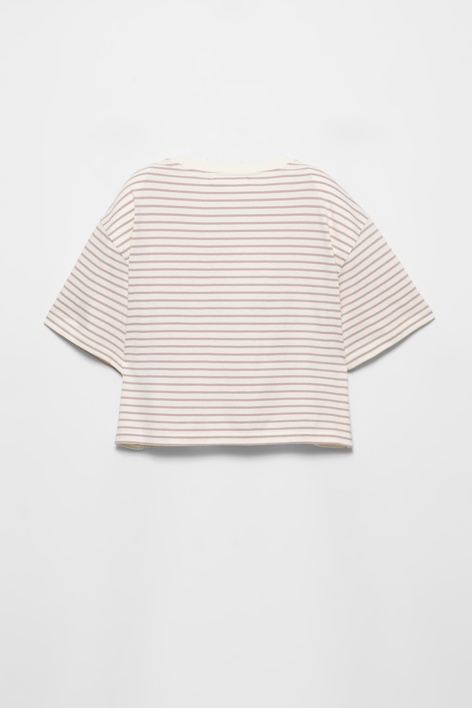 Playera cropped manga corta