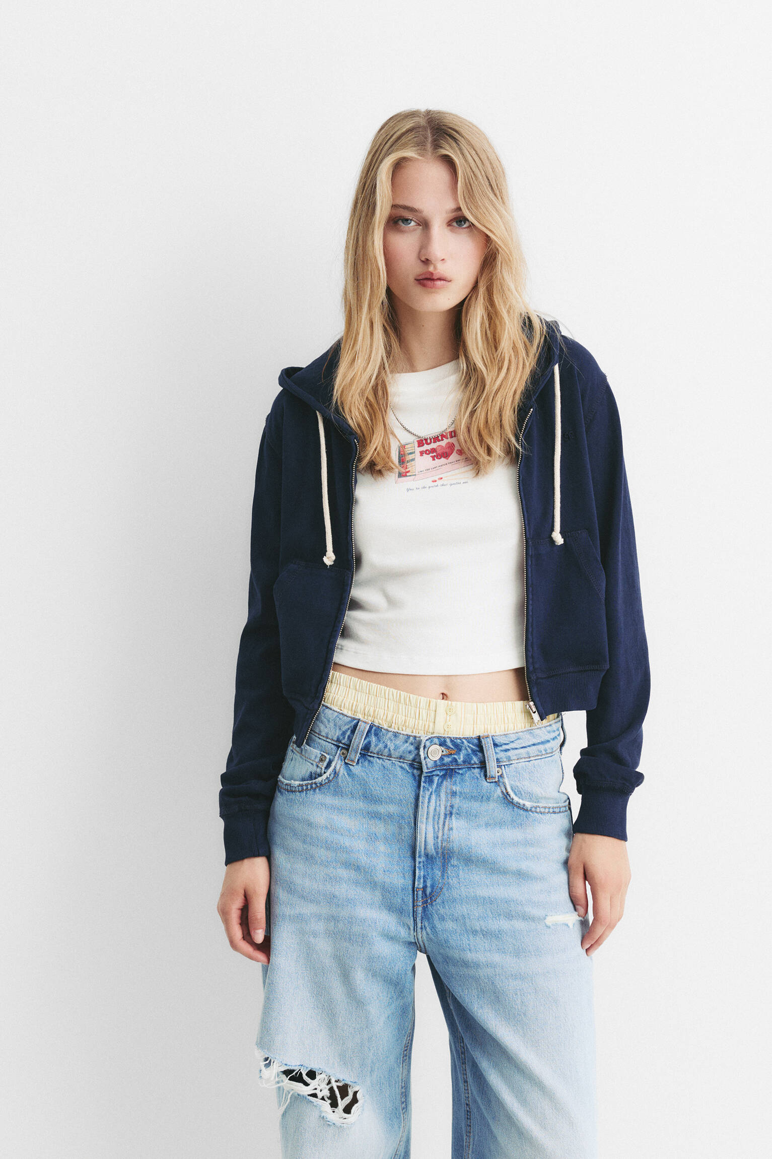 Dukserica sa kapuljačom i kontrastnim učkurom