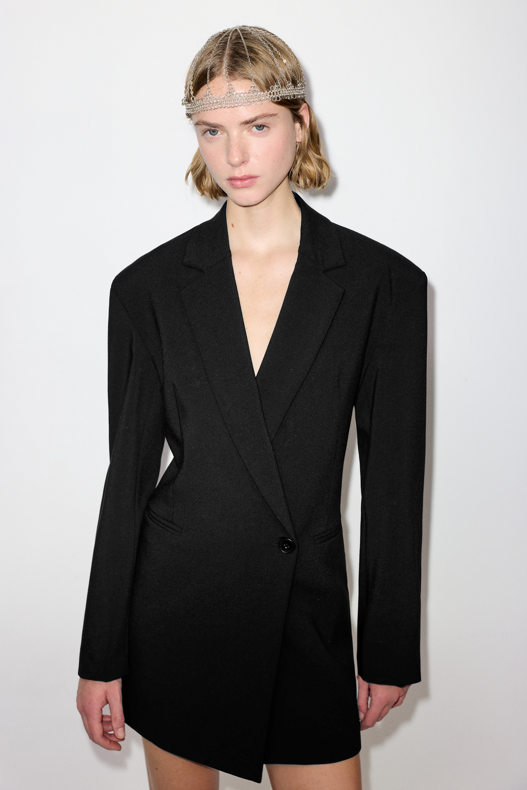 فستان بليزر بفتحة خلفية